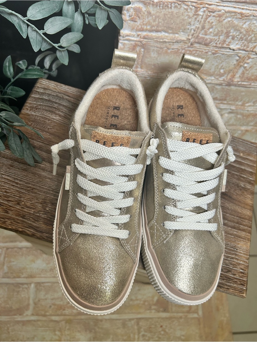 REEF Lay Day Dawn Metallic Gold Leather Sneakers Size 10 Cork comfort  #11 - Picture 4 of 10